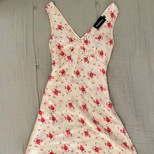 floral silk mini dress 🌹💛